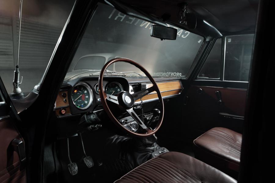 Интерьер Alfa Romeo Giulia 1300 Super Carabinieri (115) 1970 года  (фото 4 из 6)